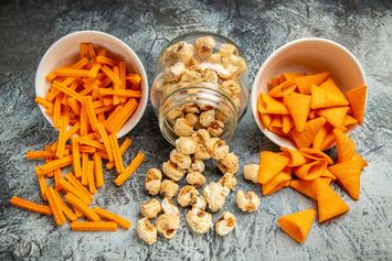 Rekomendasi Makanan Ringan Pedas dan Resepnya yang Wajib Dicoba!