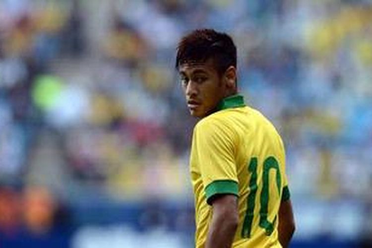 Striker Brasil, Neymar, ketika melawan Perancis dalam laga uji coba, Minggu (9/6/2013).