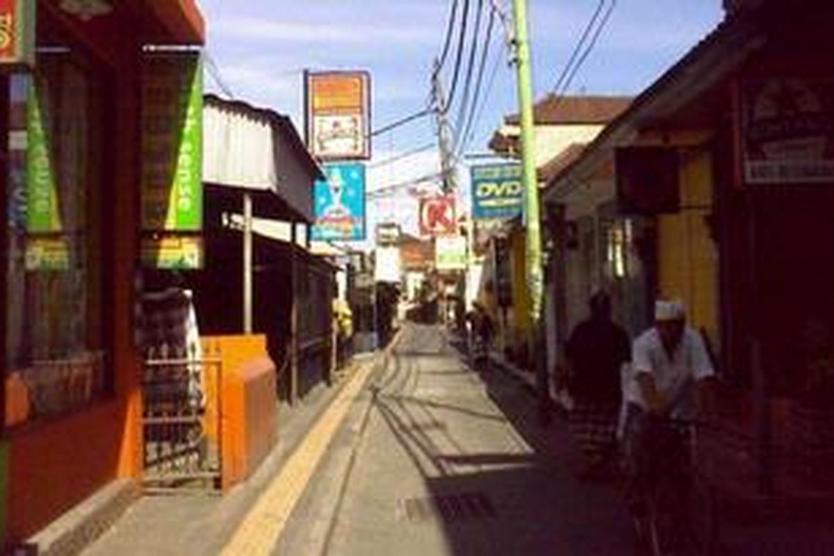 Ilustrasi: Seluruh aktivitas warga lumpuh total pada saat Nyepi, Sabtu (05/03/2011), tampak hanya pecalang yang berjaga-jaga.