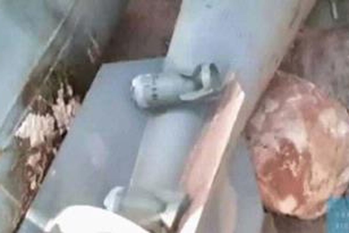 Bom tandan saat meledak akan menyebarkan bom-bom kecil di kawasan yang luas. 