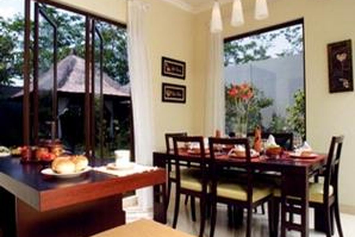 Agar dapat bekerja dengan nyaman dan aman, pisahkan antara zona memasak dengan zona makan. 