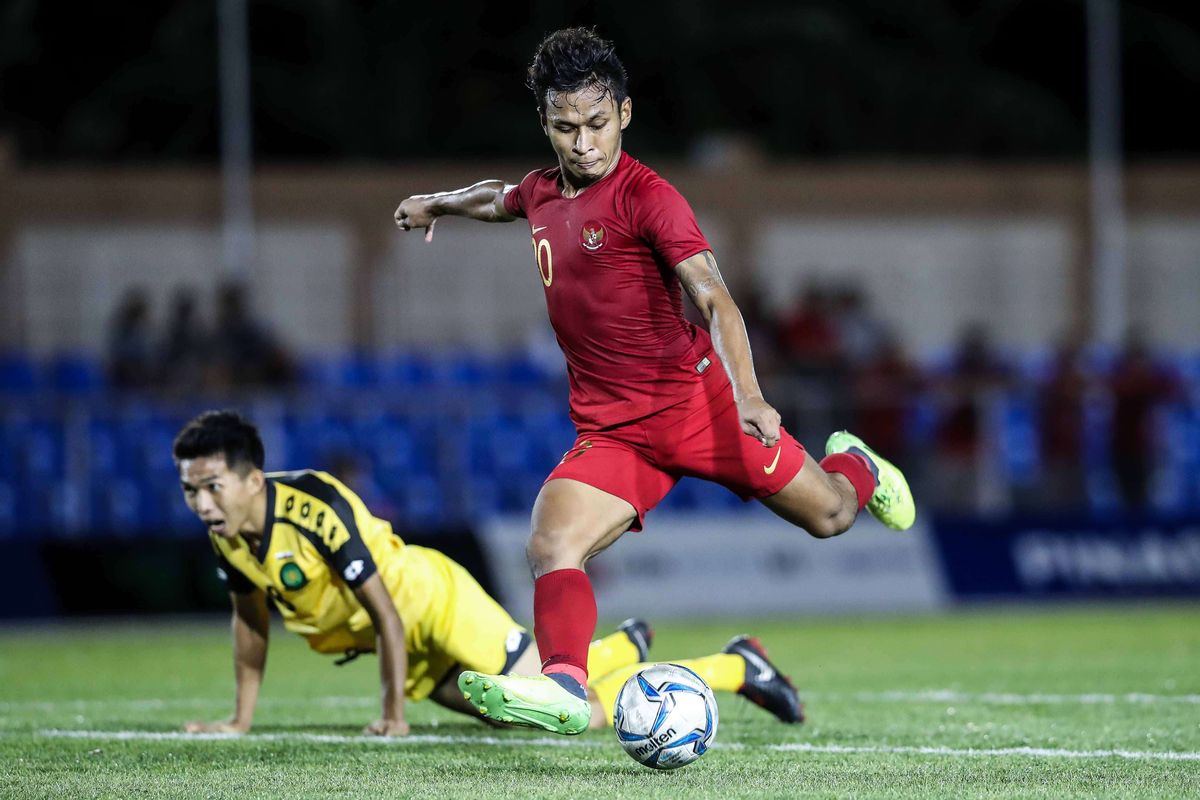 Pemain Timnas U-23 Indonesia, Osvaldo Haay beraksi saat melawan pemain Timnas Brunei Darussalam dalam pertandingan Grup B SEA Games 2019 di Stadion Sepak Bola Binan, Laguna, Filipina, Selasa (3/12/2019). Timnas Indonesia menang 8-0 dari Brunei Darussalam.