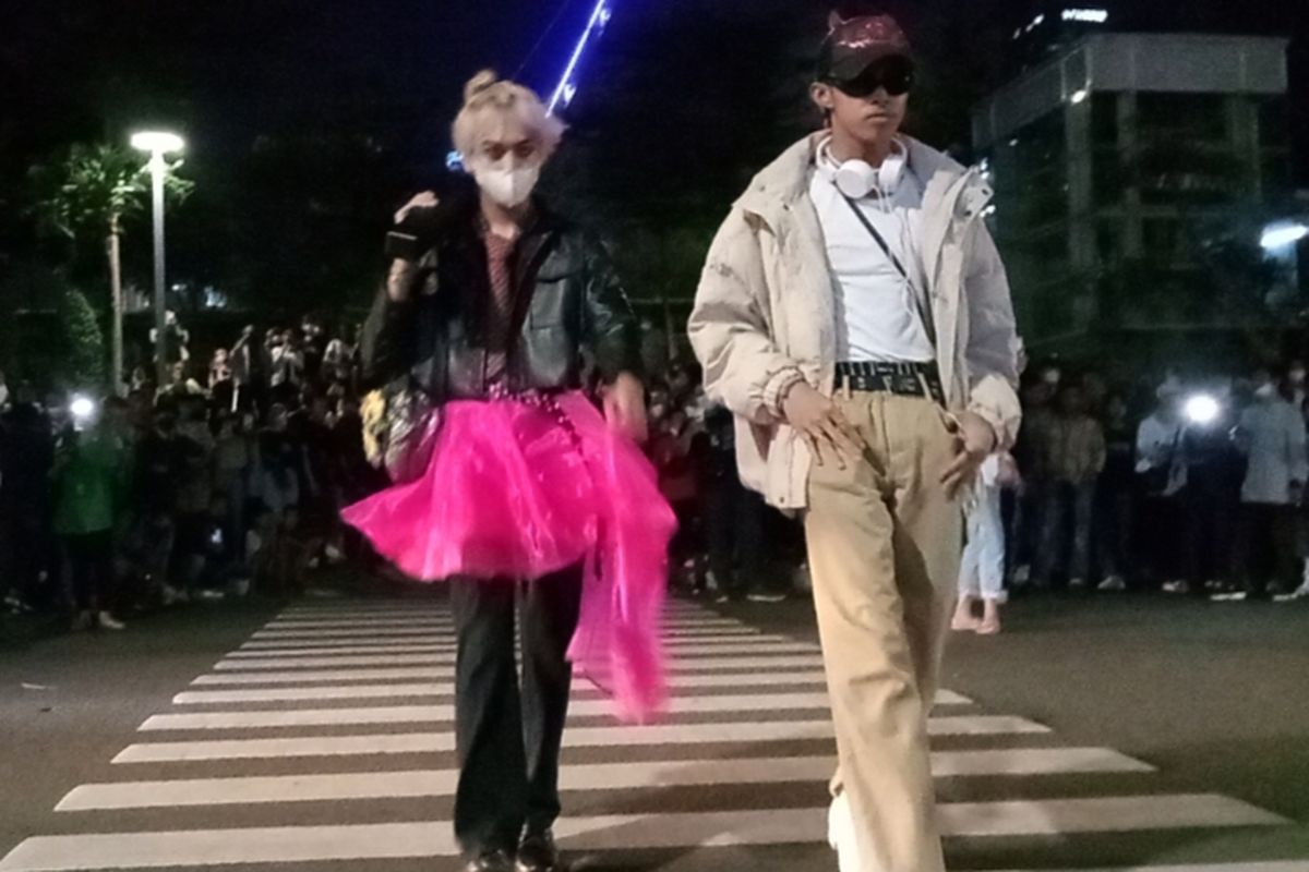 Citayam Fashion Week Ala Remaja SCBD Digelar di Dukuh Atas pada Minggu (17/7/2022) malam