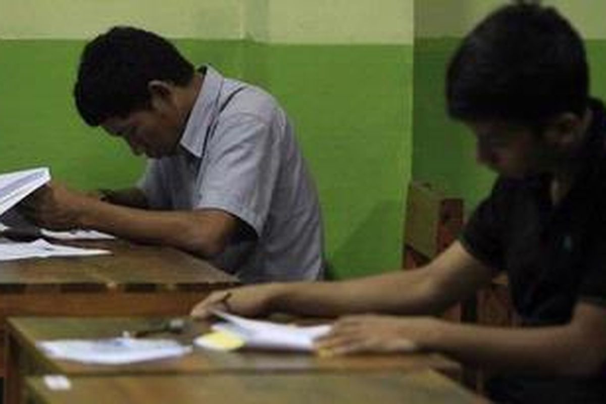 Ilustrasi: Calon mahasiswa mengikuti ujian SNMPTN di SMAN 82, Jalan Daha II, Kebayoran Baru, Jakarta Selatan, Selasa (31/5/2011). Tercatat ada sekitar 320 siswa yang mengikuti ujian di SMAN 82. 