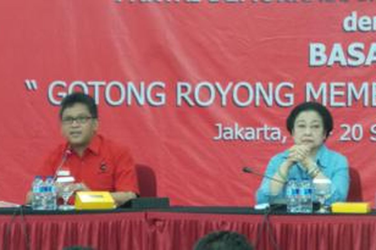 Ketua Umum PDI Perjuangan Megawati Soekarnoputi bersama Sekjen PDI-P Hasto Kristiyanto di Kantor DPP PDI-P, Lenteng Agung, Jakarta Selatan, Selasa (15/9/2015).