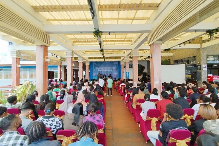 Forum literasi demokrasi bagi generasi muda di Manokwari, Papua Barat, Kamis (2/11/2023), diikuti para pemuda Papua.