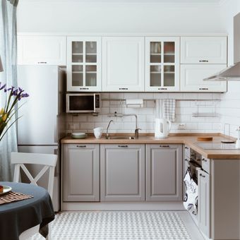 Ilustrasi dapur bergaya Skandinavia, kitchen set atau lemari dapur warna greige.