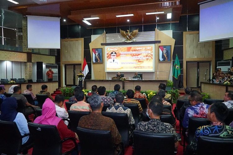 Pemprov Sumsel menggelar rapat bersama para Kepala OPD di lingkungan pemerintahannya di Ruang Rapat Auditorium Bina Praja, Kota Palembang, Sumsel, Jumat (6/10/2023).

