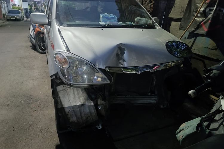 Mobil seorang warga bernama Jabat (49) hampir dicuri. Beruntung, aksi yang terjadi di Jalan Haji Ten, Rawamangun, Pulogadung, Jakarta Timur, Selasa (19/3/2024) dini hari, berhasil digagalkan oleh warga.