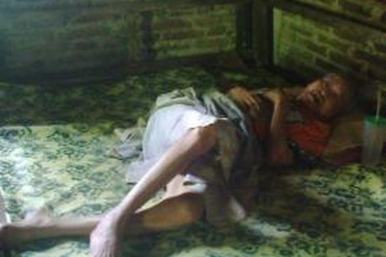Subaidah, yang terbaring di dipan. Kompas.Com/slamet priyatin