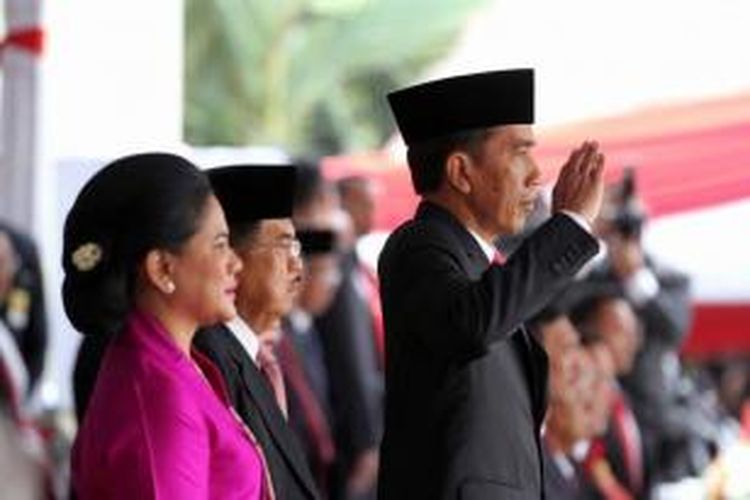 Presiden Joko Widodo memberikan hormat saat memimpin Upacara Peringatan Detik-detik Proklamasi HUT ke-70 RI di Istana Merdeka, Senin (17/8/2015).