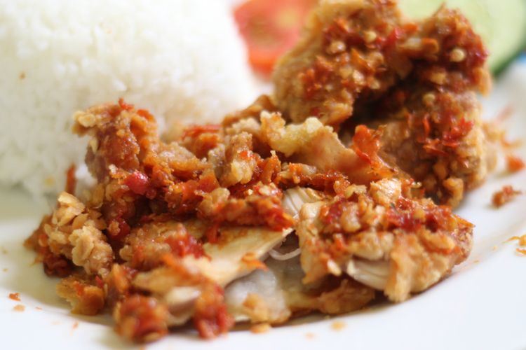 4 Resep  Ayam  Geprek  Pedas  dan  Nikmat Menggugah Selera 