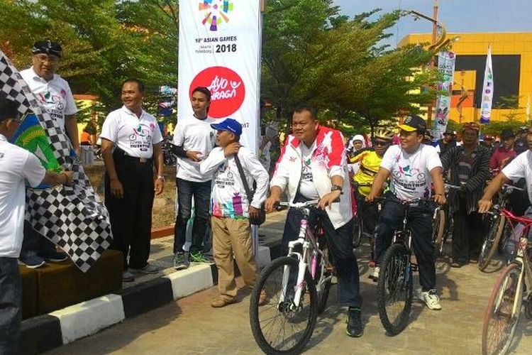 Sebanyak 3000 peserta memadati Gedung Mutiara Bangsa, Indramayu, Jawa Barat, Sabtu (14/10/2017), untuk memeriahkan event Gowes Pesona Nusantara yang mempunyai misi pencanangan Hari Bersepeda Nasional.