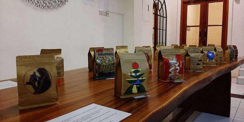 Pameran bersama kopi Wadas di Matera Cafe Semarang, Jumat (17/2/2022)