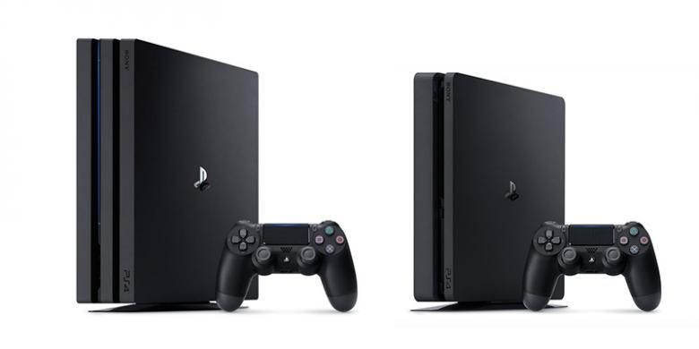 PlayStation 4 Pro (kiri) dan PlayStation 4 versi ramping