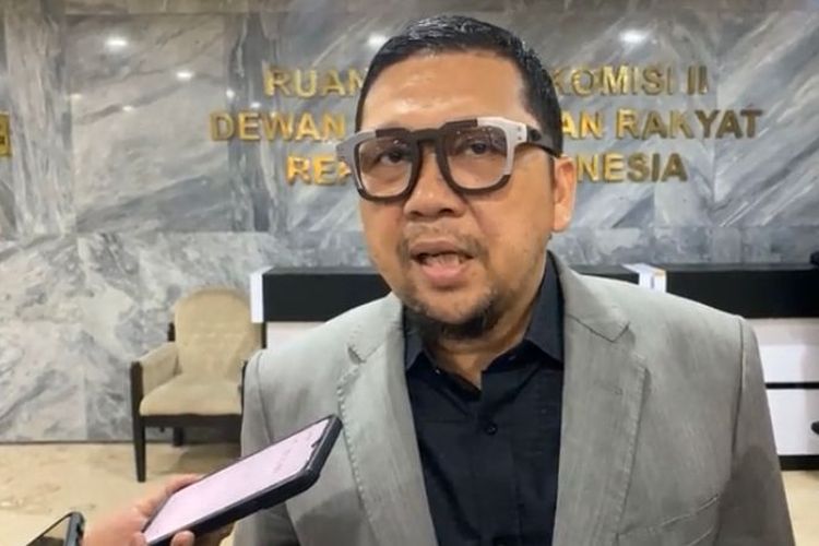 Waketum Partai Golkar Ahmad Doli Kurnia di Gedung DPR RI, Senayan, Jakarta, Senin (20/11/2023). 