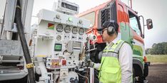 Pengisian Perdana Sustainable Aviation Fuel Pertamina Patra Niaga untuk Penerbangan Komersial
