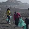 Dompet Dhuafa dan Masyarakat Kumpulkan 287 Kg Sampah di Pantai Padang Galak