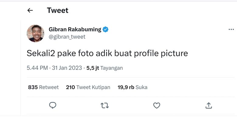 Wali Kota Solo Gibran Rakabuming Raka kembali menyedot perhatian warganet setelah mengganti foto profil media sosial Twitter @gibran_tweet dengan wajah yang mirip dengan adiknya, Kaesang Pangarep.