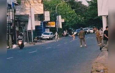 Manusia Silver di Makassar Lempari Satpol PP Saat Ditertibkan ...