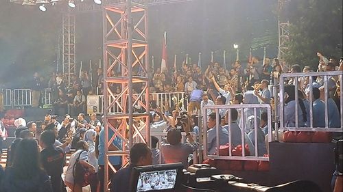 Suporter Capres-Cawapres Adu Yel-yel di KPU Jelang Pengundian Nomor Urut