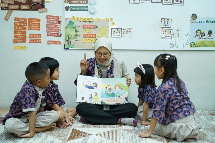 Ilustrasi belajar-mengajar di Sekolah Cikal Bandung.