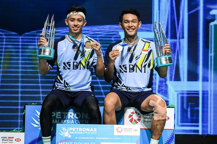 Indonesian badminton players Fajar Alfian and Muhammad Rian Ardianto won their Malaysia Open title after beating Liang Wei Keng/Wang Chang from China 21-18 18-21 21-13 at Axiata Arena in Kuala Lumpur on Sunday, January 15, 2023.  
