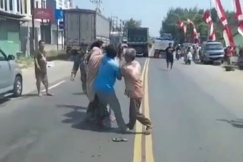 Viral, Video 2 Sopir di Tuban Berkelahi di Tengah Jalan, Bermula Dilempari Botol Air Mineral