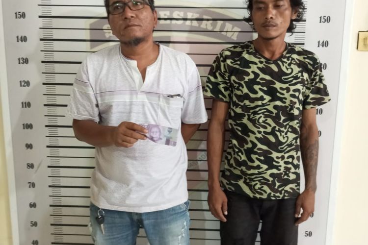 Polisi menangkap dua juru parkir (jukir) liar, Heri Syahputra dan Herianto Simbolon (40), yang beraksi di depan Polsek Medan Timur, Jalan Jawa, Kecamatan Medan Kota, Kota Medan. 