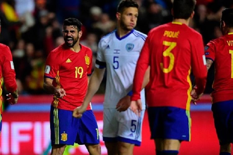Striker Spanyol, Diego Costa, merayakan gol ketiga timnya ke gawang Israel pada pertandingan Kuaifikasi Piala Dunia 2018 di El Molinon, Jumat (24/3/2017). 