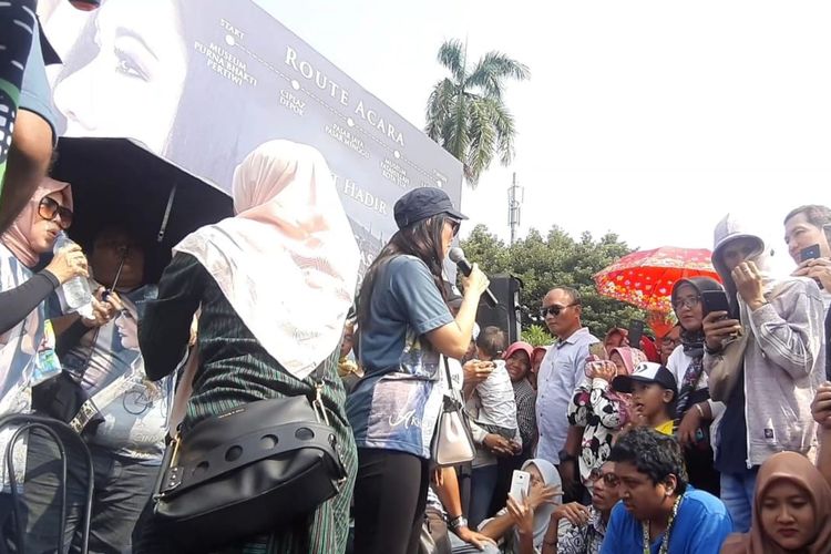 Maudy Koenadi dan para pemain Akhir Kisah Cinta Si Doel sambangi kawasan Kota Tua, Jakarta Utara, Minggu (19/1/2020). 