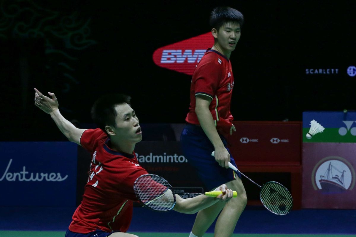 Ganda putra China, Liu Yu Chen/Ou Xuan Yi bertanding melawan ganda putra Korea Selatan, Choi Sol-gyu/Kim Won-ho pada laga puncak Indonesia Open 2022 di Istora Senayan, Jakarta, Minggu (19/6/2022). Liu Yu Chen/Ou Xuan Yi tampil sebagai juara setelah menang dengan skor 21-17 dan 23-21.