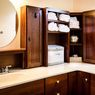5 Cara Menyimpan Perlengkapan Kamar Mandi
