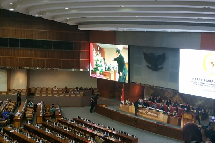 Dewan Perwakilan Rakyat (DPR) mengesahkan revisi Undang-undang Nomor 30 Tahun 2002 tentang Komisi Pemberantasan Tindak Pidana Korupsi pada rapat paripurna di Kompleks Parlemen, Senayan, Jakarta, Selasa (17/9/2019).