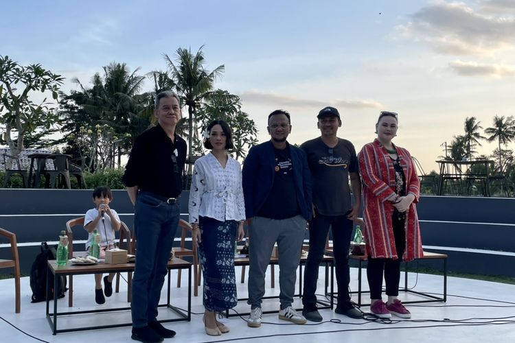 Fariz RM dan Andien Aisyah serta Anas Syahrul Alimi dalam jumpa pers Prambanan Jazz Festival 2022 di kawasan Condongcatur, Sleman, Yogyakarta, Kamis (30/6/2022). 