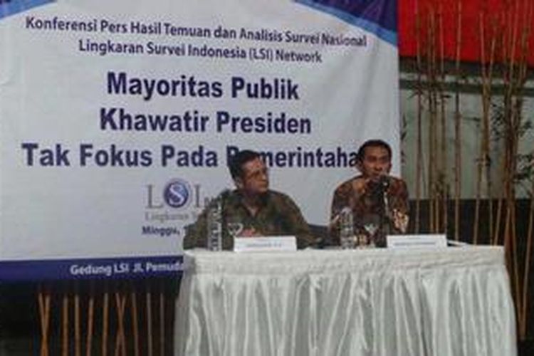 Lingkaran Survei Indonesia menyatakan mengumumkan hasil survei soal Mayoritas Publik Khawatir Presiden Tak Fokus Pada Pemerintahan di Jakarta, Minggu (17/2/2013).