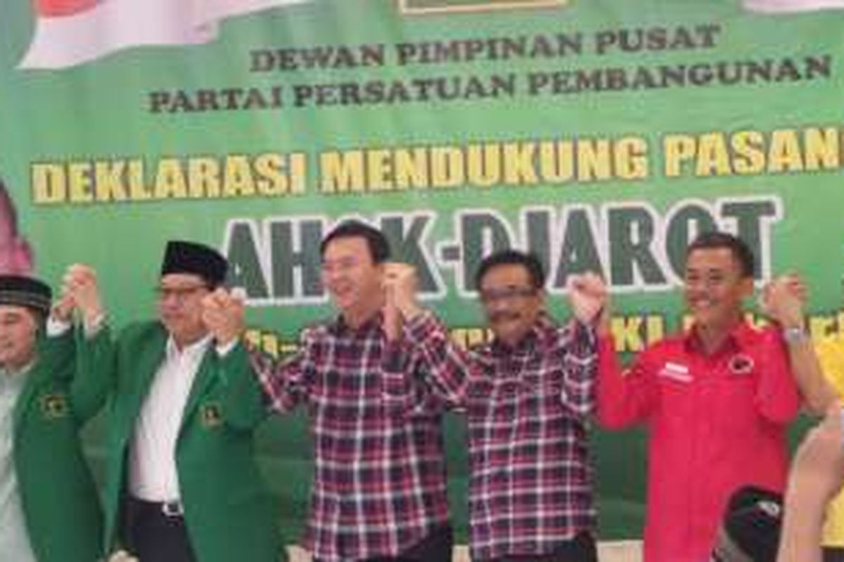 Partai Persatuan Pembangunan (PPP) Kubu Djan Faridz deklarasi mendukung pasangan Basuki Tjahaja Purnama atau Ahok dengan Djarot Saiful Hidayat pada Pilkada DKI Jakarta 2017, di kantor DPP PPP, Jalan Diponegoro, Menteng, Jakarta Pusat, Senin (17/10/2016).