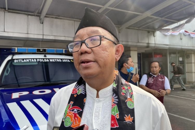 Kepala Dinas Lingkungan Hidup DKI Jakarta Asep Kuswanto di Kantor Subdit Gakkum Ditlantas Polda Metro Jaya, Jumat (1/9/2023). Kedatangan Asep itu saat pelaksanaan uji emisi bagi kendaraan operasional polrii.