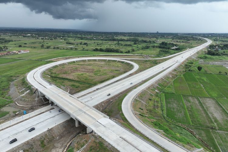 Jalan Tol Solo-Jogja dibuka fungsional 2024