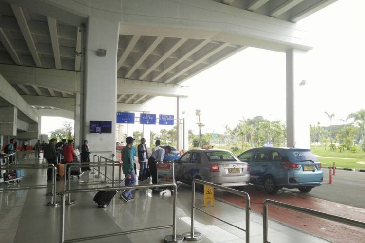 Transportasi umum di Terminal 3 saat ini baru tersedia di Gate 3, 4 dam 5, Kamis (27/04/2017).