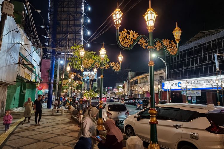 Tips Berkunjung ke Pedestrian Kayutangan di Malang, Bawa Payung