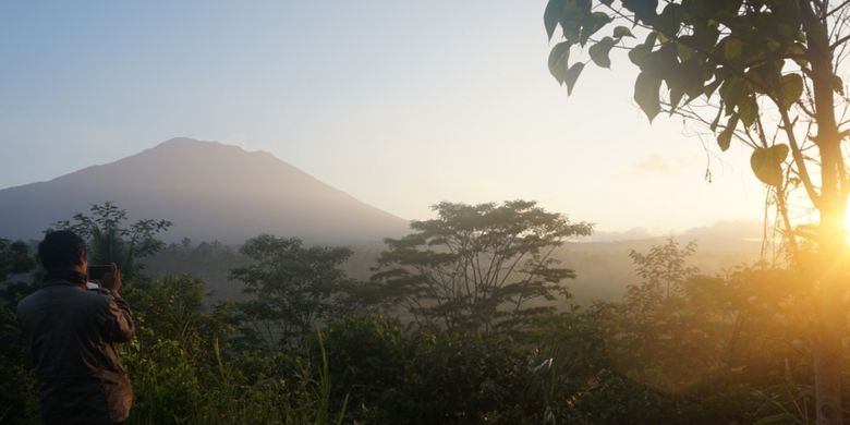 Mencari Gunung Agung Di Pagi Hari