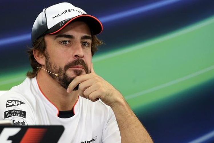 Pebalap Formula 1, Fernando Alonso, menghadiri sesi konferensi pers menjelang balapan di Sirkuit Suzuka, Jepang, 6 Oktober 2016.