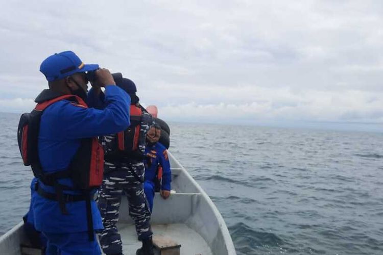 Tim gabungan berpatroli di perairan Selat Malaka, Kabupaten Aceh Timur, Aceh, Kamis (11/11/2021).
