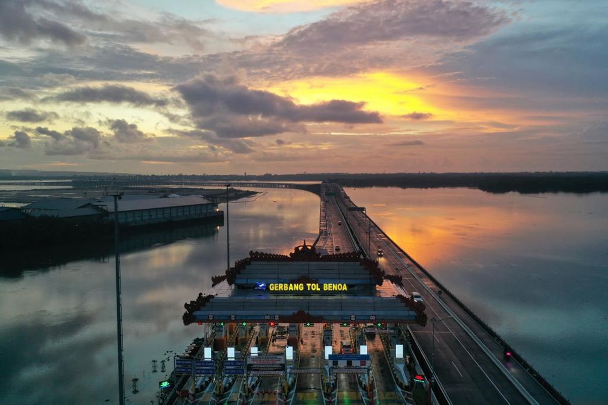 Pintu masuk tol Bali Mandara melalui gerbang tol Benoa. 