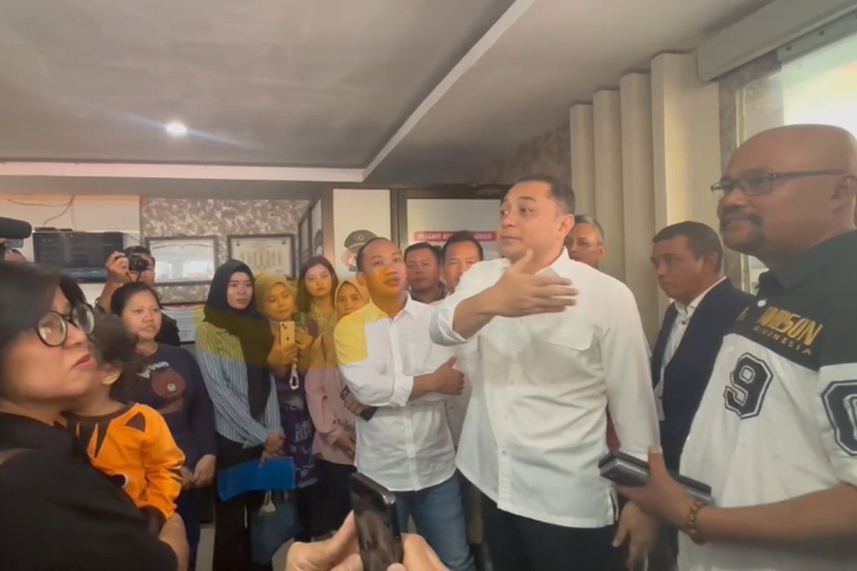 Wali Kota Surabaya, Eri Cahyadi di Polres Pelabuhan Tanjung Perak, Kamis (17/4/2025).