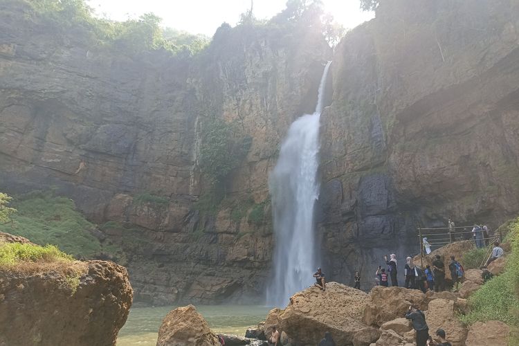 Curug Cimarinjung di Geopark Ciletuh Sukabumi: Jam Buka dan Tiket