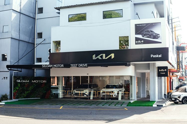 Kia Buka Diler Baru di Bandung, Langsung Pamer Carens EV