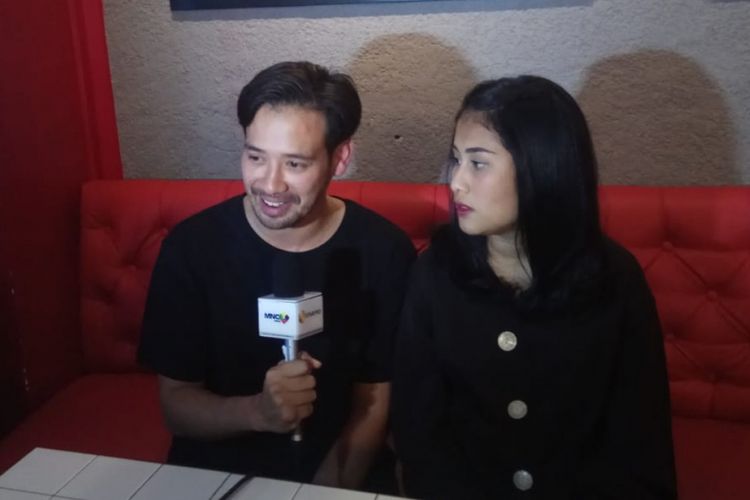 Tarra Budiman dan istrinya Gya Sadiqah dalam wawancara di Cilandak Townsquare, Jakarta Selatan, Senin (13/8/2018) malam.