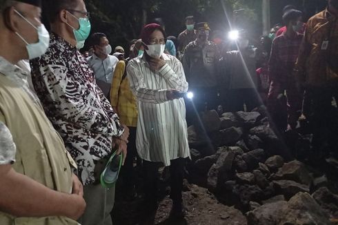 Tinjau Jembatan Putus di Magetan, Risma Minta Penanganan Banjir Surabaya Ditiru
